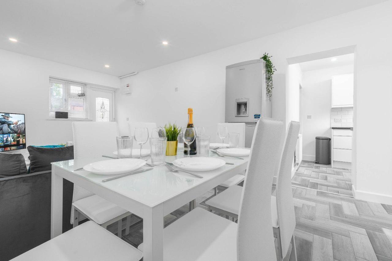 5 Bedroom House - 10 Guests - Multiple Off Street Parking - Garden - Smart Tv - Wifi - Contractors - Families - Groups Birmingham Exteriör bild