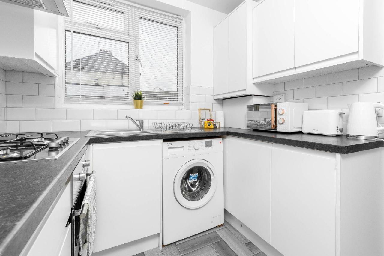 5 Bedroom House - 10 Guests - Multiple Off Street Parking - Garden - Smart Tv - Wifi - Contractors - Families - Groups Birmingham Exteriör bild