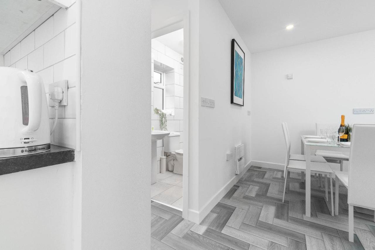 5 Bedroom House - 10 Guests - Multiple Off Street Parking - Garden - Smart Tv - Wifi - Contractors - Families - Groups Birmingham Exteriör bild