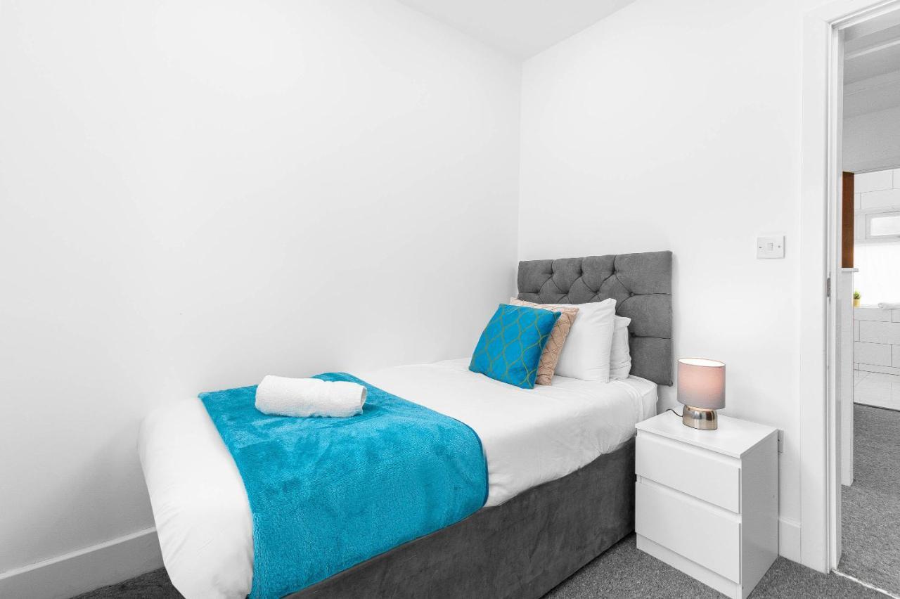 5 Bedroom House - 10 Guests - Multiple Off Street Parking - Garden - Smart Tv - Wifi - Contractors - Families - Groups Birmingham Exteriör bild